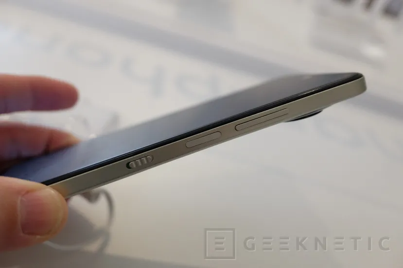 Écran Geeknetic NXTpaper et prix ajustés sur les nouveaux smartphones TCL 60 Series 3