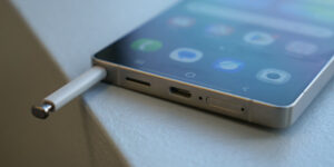 Ce sont les couleurs du Samsung Galaxy S26 Ultra S-Pen, qui suggèrent un détail