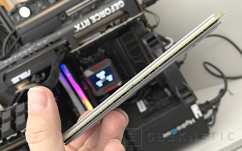 Geeknetic XPG Lancer Neon RGB DDR5 6000 C30 Revue 8