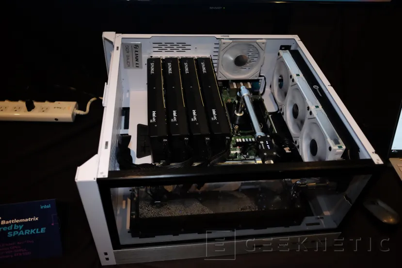 Geeknetic arrive la série Intel Arc Pro B, jusqu'à 24 Go de VRM, PCIE 5.0 et possibilité d'installer jusqu'à 8 GPU 2