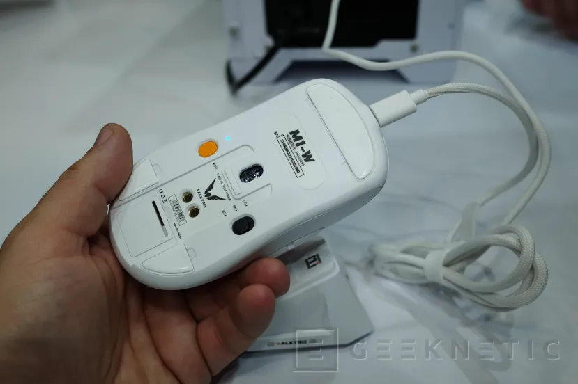 Geeknetic Valkyrie travaille dans de nouvelles boîtes panoramiques, souris et claviers 4