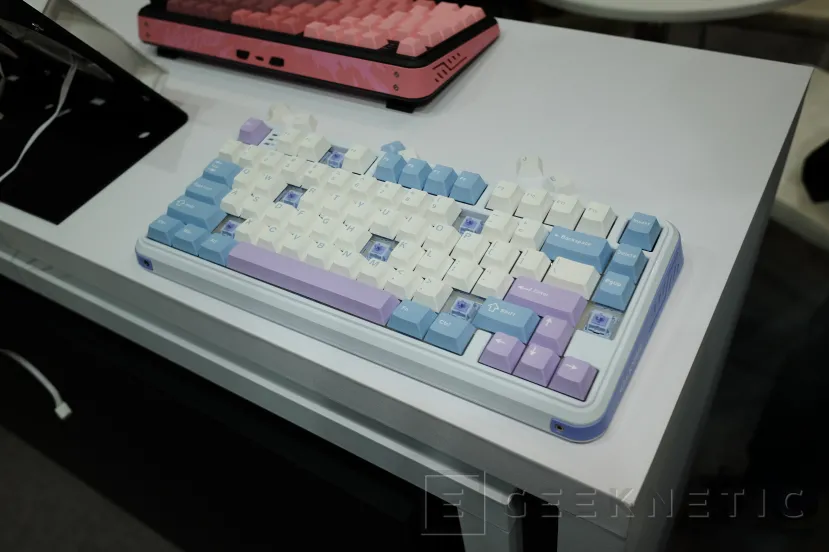 Geeknetic Valkyrie travaille dans de nouvelles boîtes panoramiques, souris et claviers 6