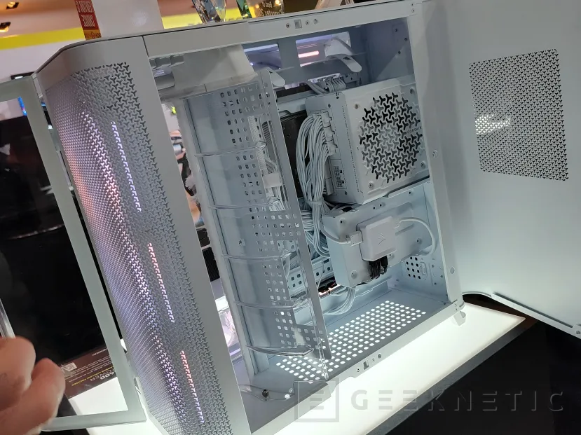 Conception de triple chambre geeknétique dans le nouvel Corsair Air 5400 2