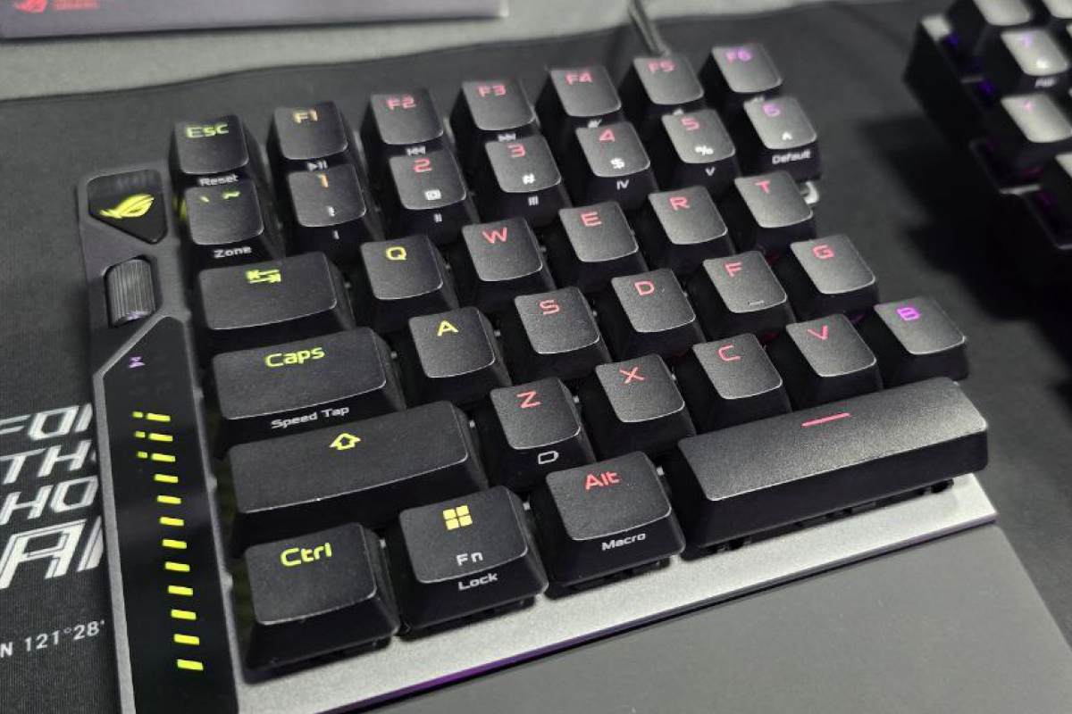Asus présente le clavier ROG Falcata qui vous permet de diviser en deux et d'avoir des commutateurs d'ouverture personnalisés