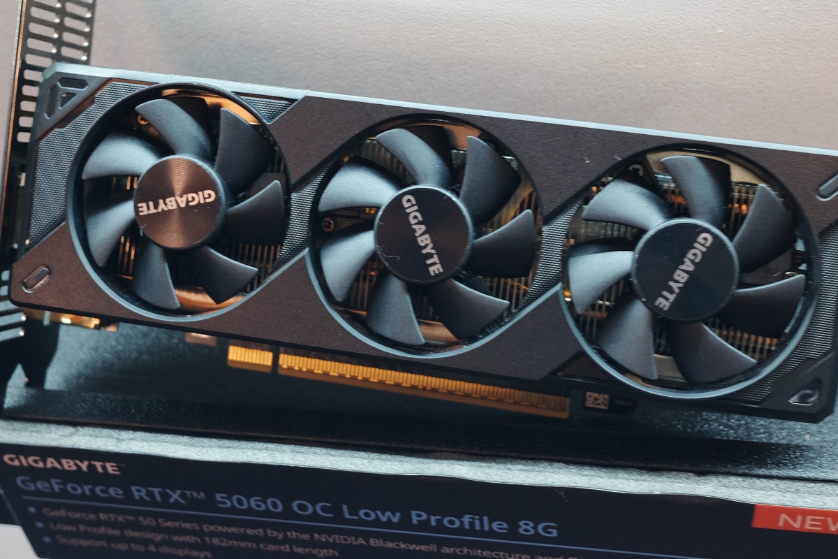 Gigabyte a présenté le nouveau RTX 5060 de 8 Go avec un profil bas, 2 rainures épaisses et 3 ventilateurs
