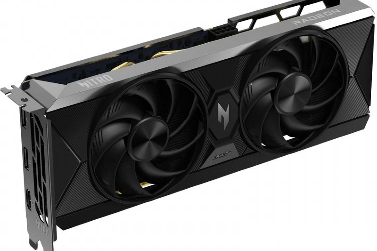 L'Acer Radeon RX 9060 XT Nitro, 3 sorties vidéo et un seul 8 pins pour le connecteur alimentaire sont visibles