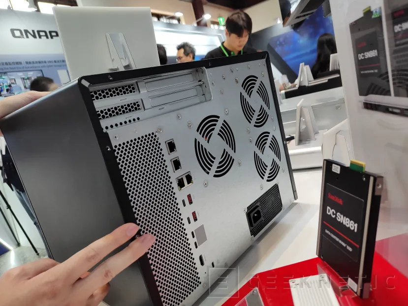 Geeknetic Le QNAP TVS-AIH1688ATX est le premier NAS avec Intel Core Ultra & quot; Arrow Lake & quot processeurs; 2