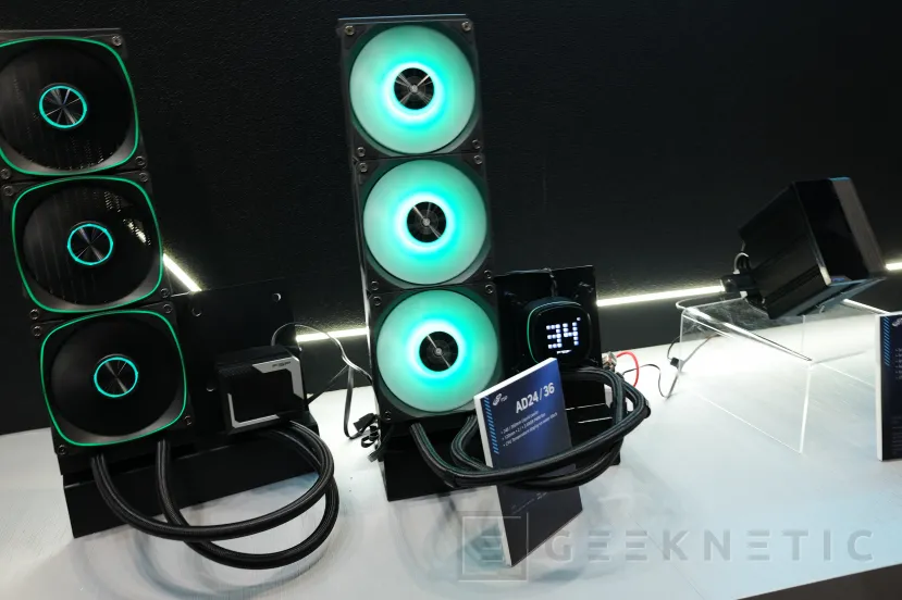 Geeknetic Nouveaux réfrigérations liquides AIO de FSP avec des écrans dans le bloc 3