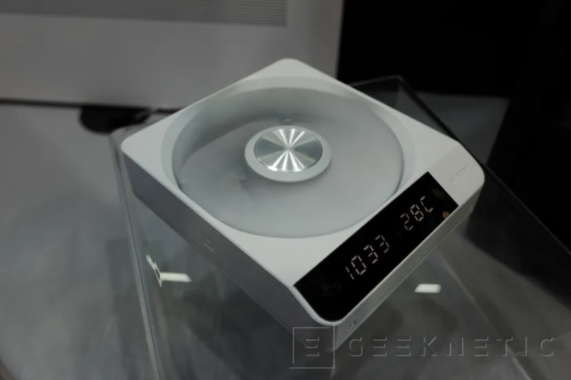 Le FSP Geeknetic nous montre ses nouveautés dans des boîtes: designs panoramiques et même un modèle de postes de travail avec 18 3,55 & quot bahías; 5