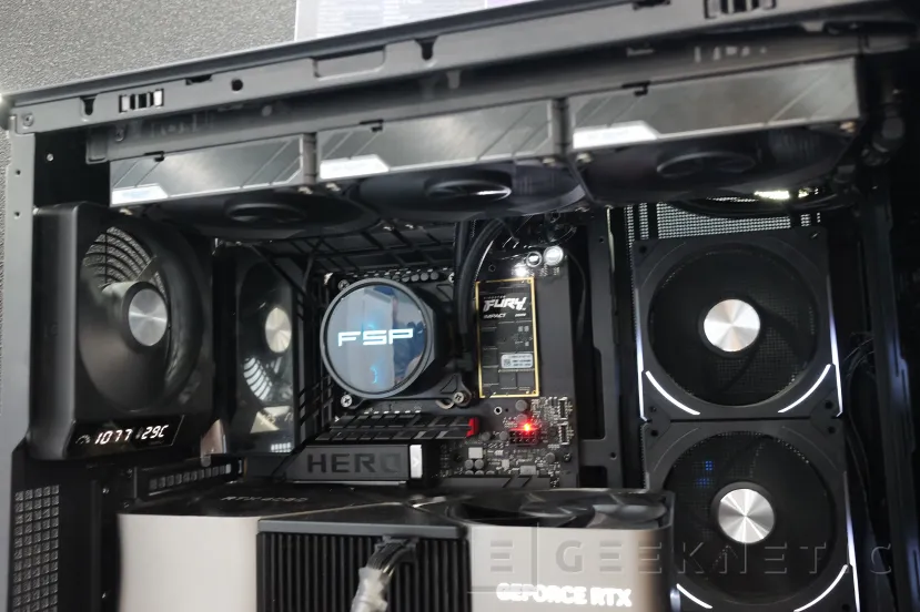 Le FSP Geeknetic nous montre ses nouveautés dans des boîtes: designs panoramiques et même un modèle de postes de travail avec 18 3,55 & quot bahías; 6