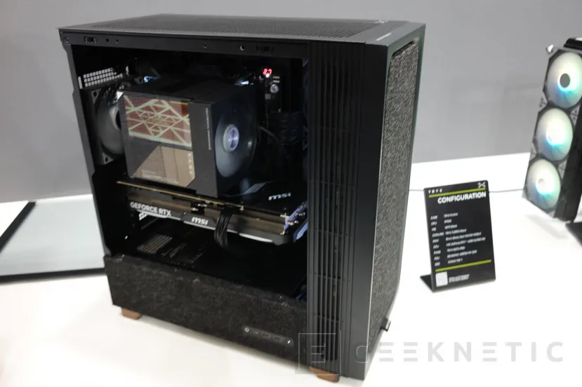 Geeknetic La Torre Tryx ActVision surprend avec son écran AMOLED curvé et un panneau de panneau tempéré de 90 ° 5 ° 5