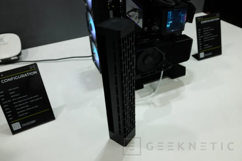 Geeknetic La Torre Tryx ActVision surprend avec son écran AMOLED couronné et un panneau trempé à 90 ° 6