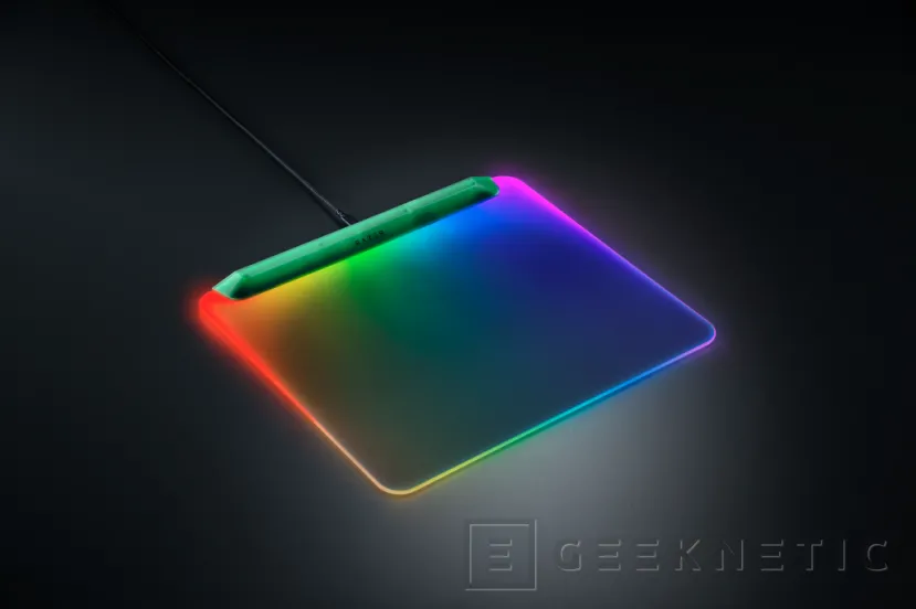 Geeknetic La nouvelle gamme Razer Razer Phantom ajoute des boîtiers translucides et des effets d'éclairage RVB aux jeux 5 accessoires