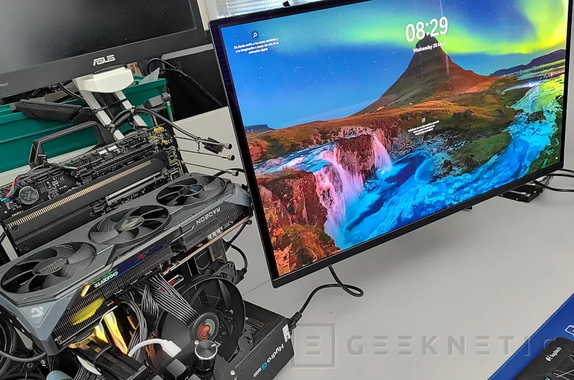 Geeknetic joue le scandale en combinant un moniteur RX 9070 XT et Gigabyte 9 OLED