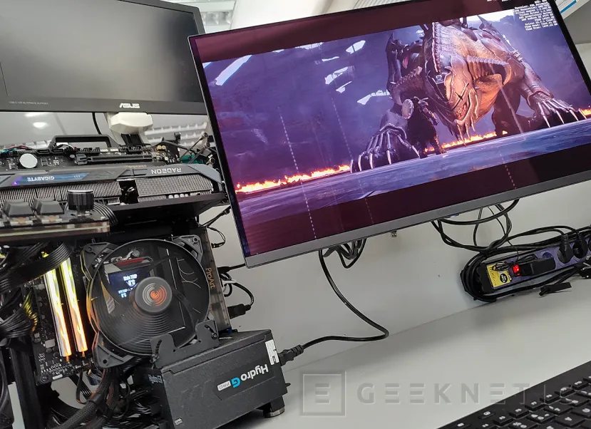 Geeknetic joue le scandale en combinant un moniteur RX 9070 XT Radeon et Gigabyte 22