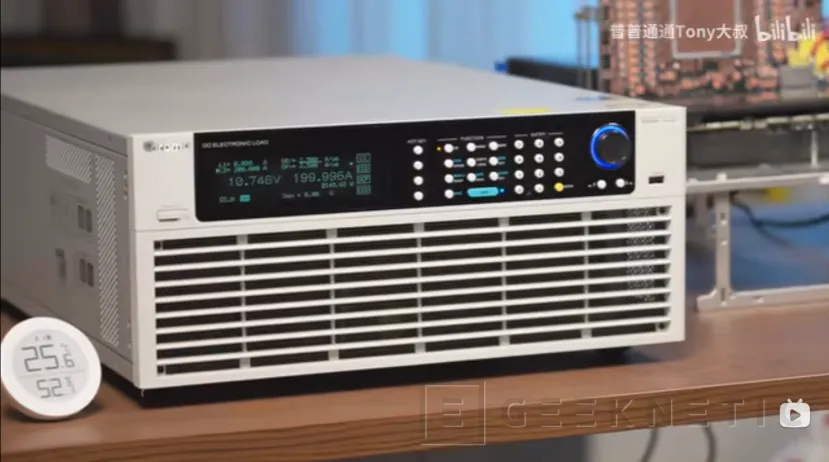 Geeknetic Le connecteur caché HID BTF 2.5 pour alimenter les cartes graphiques maintient une température de 41º même à 1 900 W 3