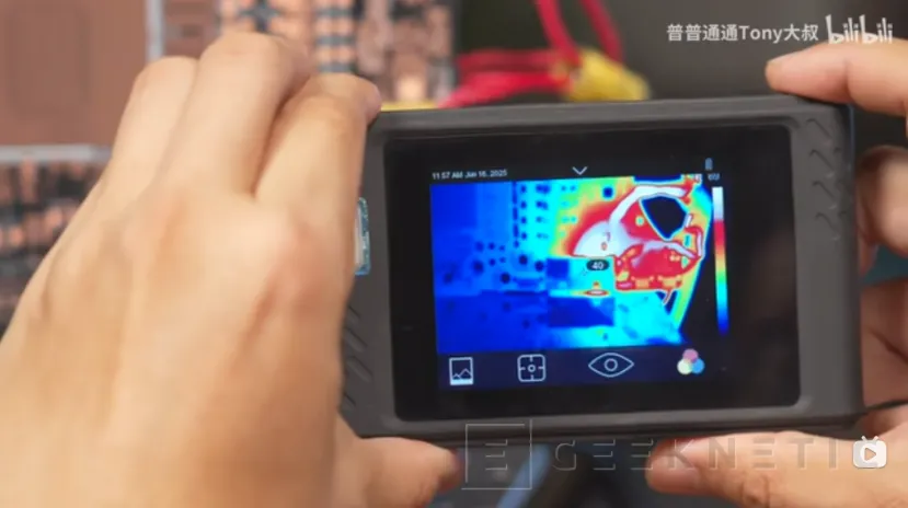 Geeknetic Le connecteur caché ASUS BTF 2.5 pour alimenter les cartes graphiques maintient une température de 41º même à 1 900 W 4