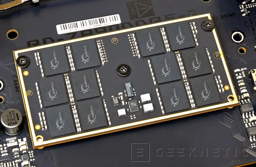 Geeknetic G.Skill parvient à prendre jusqu'à 10 000 MT / s sa mémoire CAMM2 sur une plaque ASUS avec un chipset Z890 2