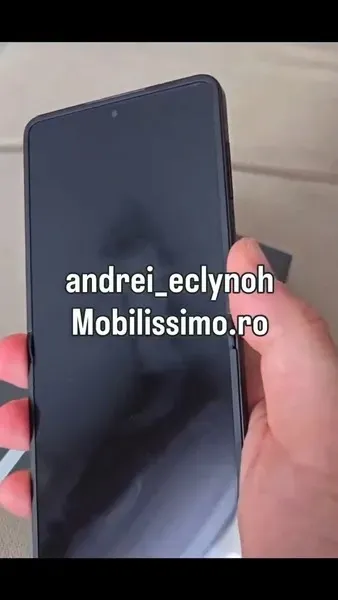 Geeknetic confirme le plus grand changement du Galaxy Z Flip 7 en ce qui concerne sa génération précédente: un énorme écran externe 3