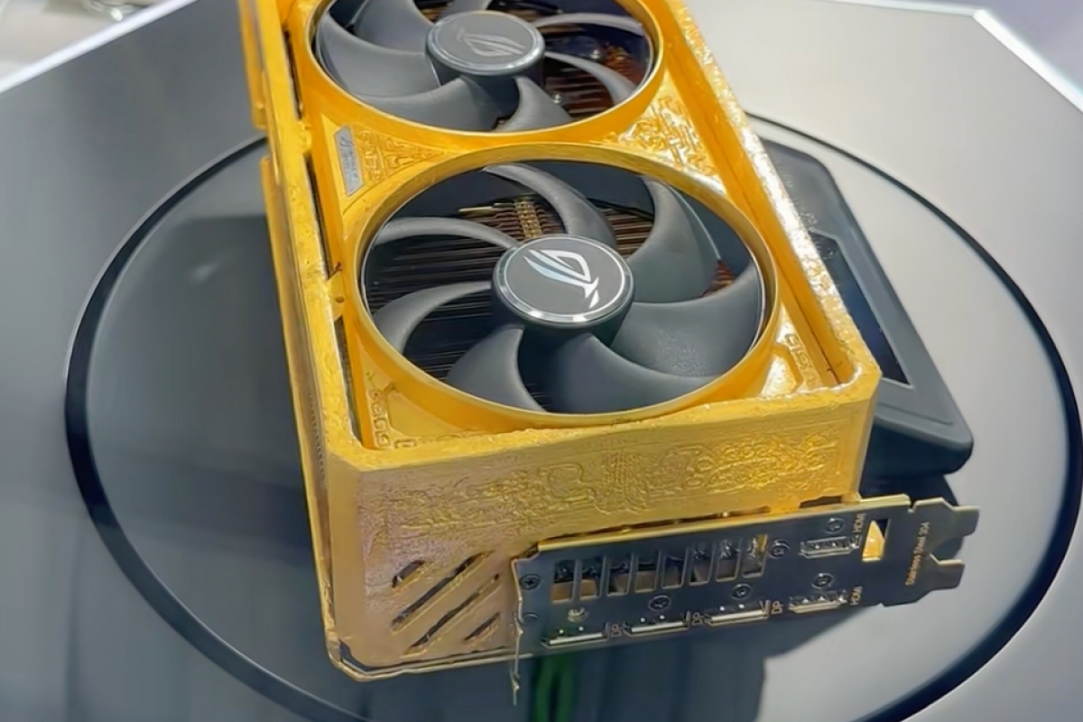 Asus a montré un nvidia RTX 5090 Astral Rog construit avec 5 kilos d'or