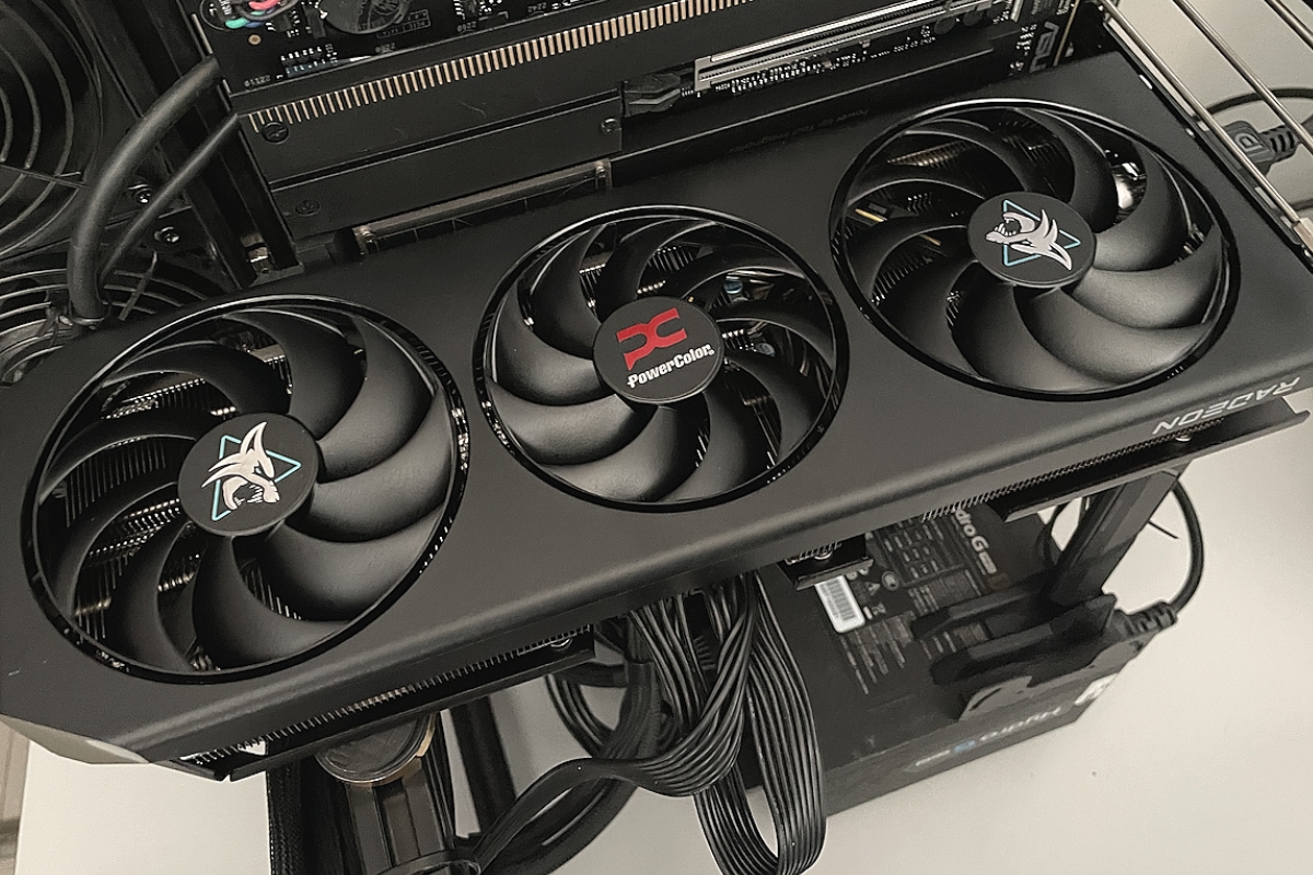 L'AMD Radeon RX 9070 XT a réussi à augmenter ses performances moyennes de 9% avec les mises à jour des conducteurs
