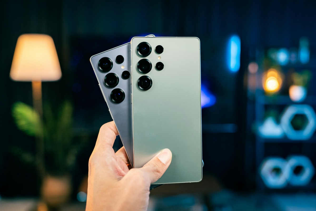 Le Samsung Galaxy S26 Ultra viendrait avec un écran plus grand, mais sans augmenter la largeur de l'appareil