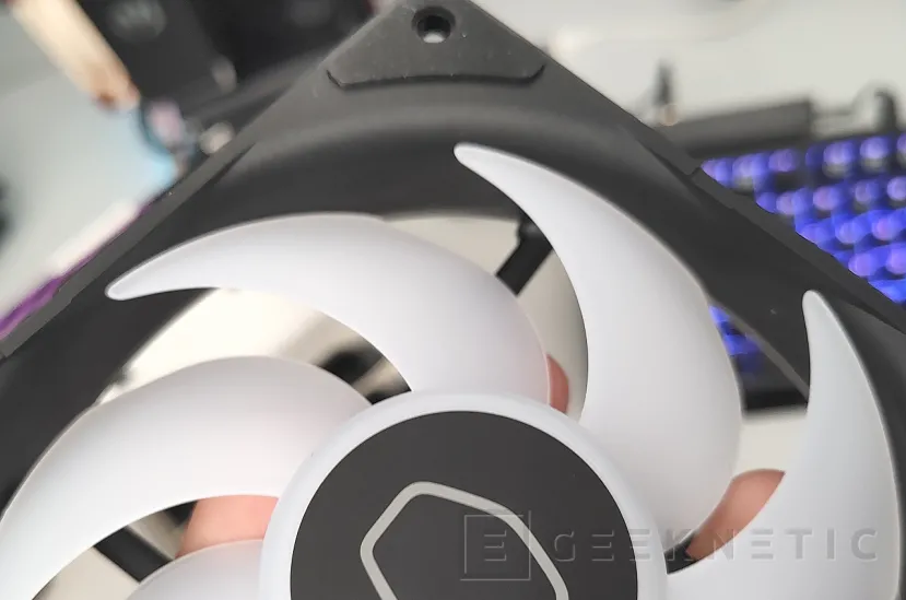 Geeknetic Cooler Master Drépadeflow Edge 120 Argb 3 in 1 Kit Review 8