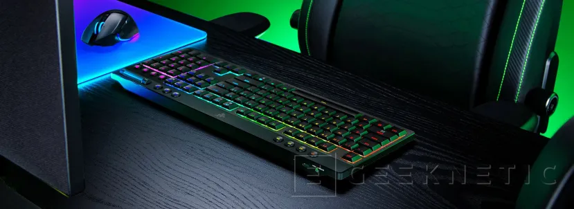 Geeknetic Razer présente le Blackwidow V4 à faible profil avec des commutateurs mécaniques compacts, un hyperspeed sans fil et jusqu'à 980 heures de batterie 2