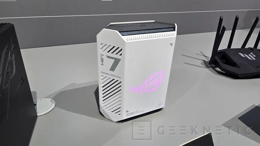 Geeknetic Asus Rog nous montre son nouveau routeur Wi-Fi 7 Rog Strix GS-BE7200 et le PC et Xbox Rog Rog Rogo II 5 Contrôle