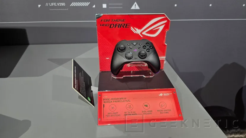 Geeknetic Asus Rog nous montre son nouveau routeur et commande Wi-Fi 7 Rog Strix GS-BE7200 pour PC et Xbox Rog Raikiri II 2