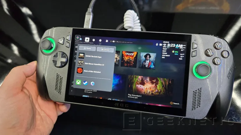 Geeknetic Nous avons essayé le Rog Xbox Ally X avec la nouvelle application, une poignée confortable grâce à sa similitude avec la commande Xbox 3