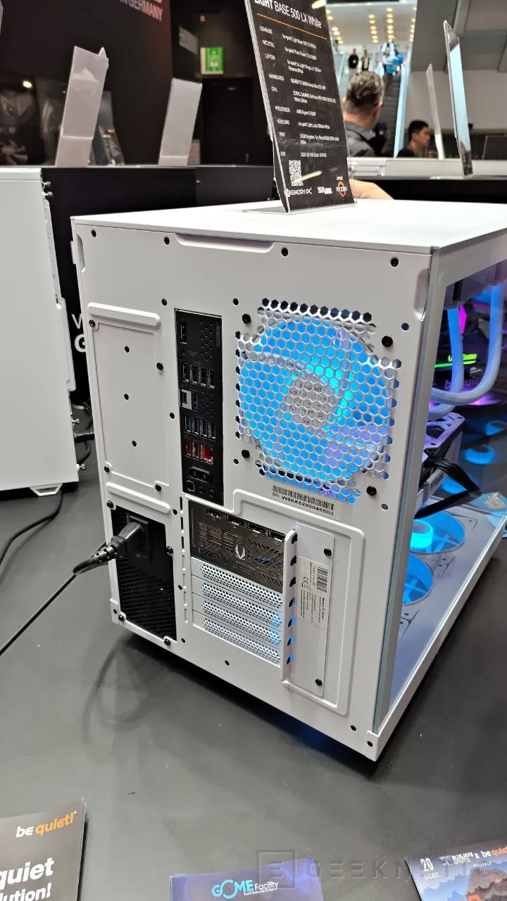 Geeknetic est silencieux! Il présente sa nouvelle boîte de base de 500 lx avec un grand espace intérieur et une capacité pour 10 ventilateurs 3
