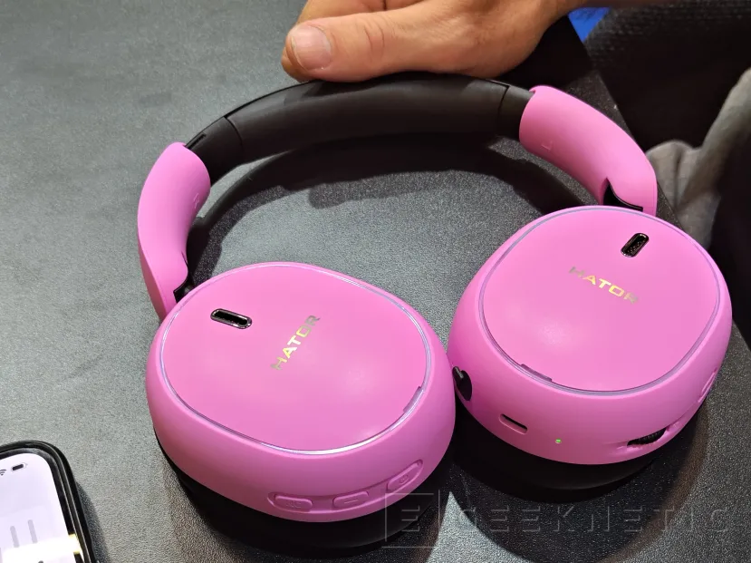 Geeknetic Htoro Phoenix 2 sont les écouteurs sans fil avec DAC 24 bits et les sons qui sont livrés avec l'éclairage RVB 2