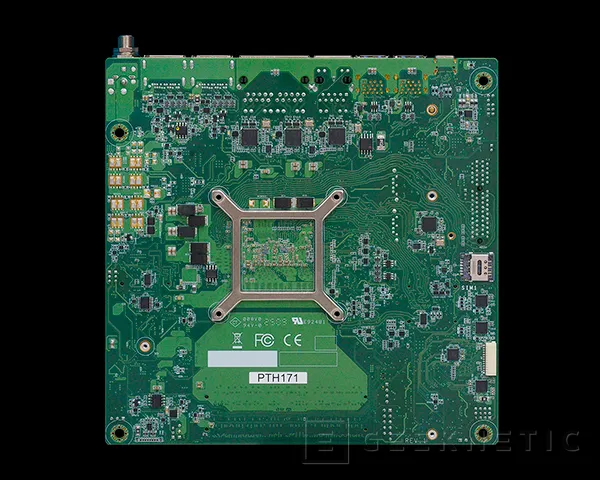 Geeknetic Le lac Intel Panther apparaît sur une mini-carte mère pour les environnements industriels 3