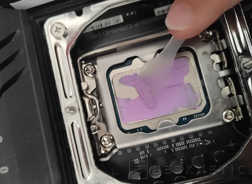 Geeknetic Cooler Master Cryofuze 5 Review 8