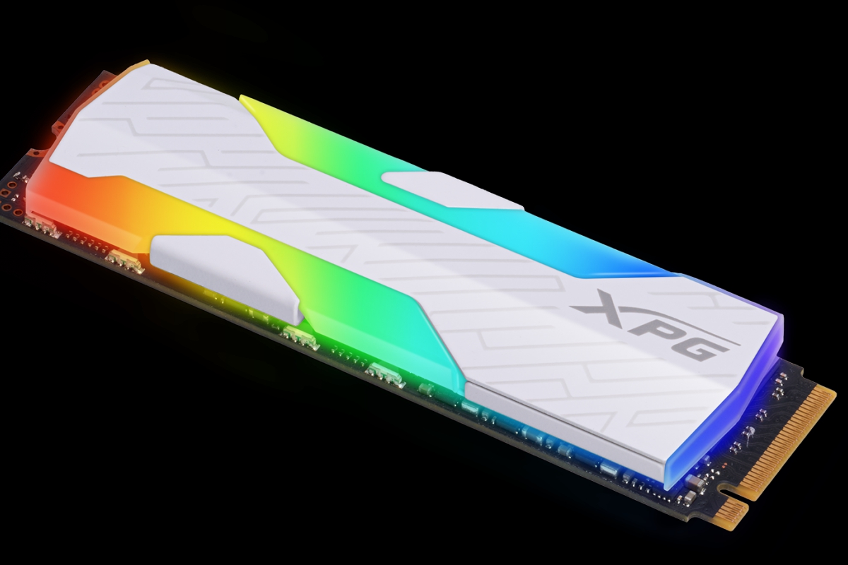 Le nouvel album RVB SSD Spectrix S65G atteint 6 000 Mo / s et comprend l'éclairage RVB