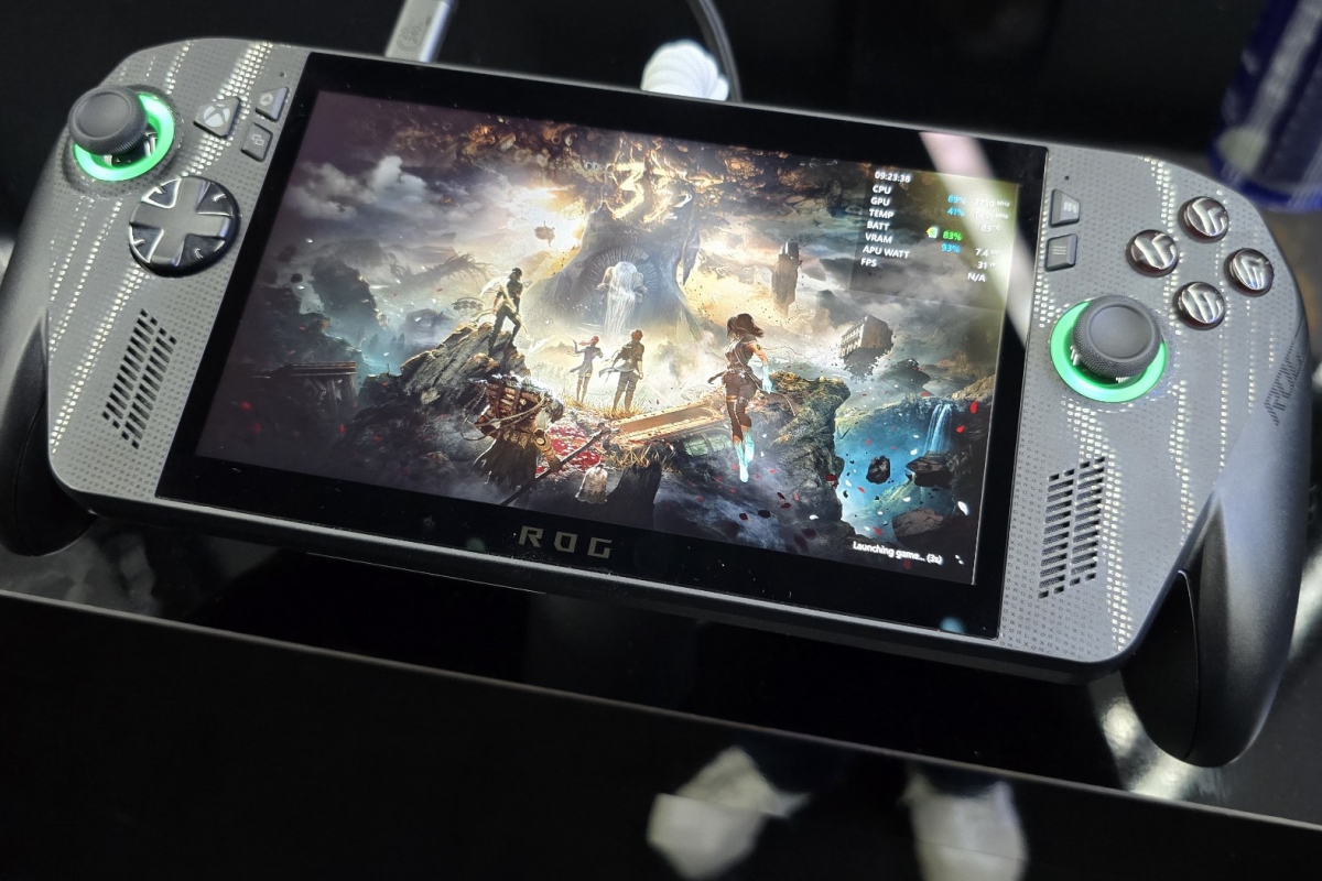 Nous avons essayé le ROG Xbox Ally X avec la nouvelle application, Grip confortable grâce à sa similitude avec la commande Xbox