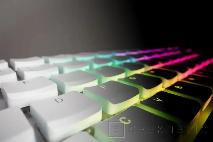 Geeknetic Raspberry Pi 500+ arrive avec un clavier mécanique, SSD M.2 de 256 Go et 16 Go de RAM comme son plus grand saut de puissance 3