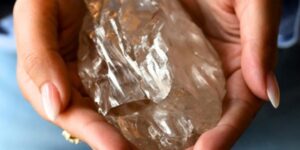 Le deuxième plus gros diamant du monde, découvert au Botswana, pourrait valoir des dizaines de millions