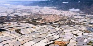 Ni les pyramides ni la Grande Muraille de Chine, la véritable merveille créée par l’homme visible depuis l’espace est entièrement faite de plastique