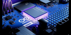 Qualcomm et Arduino présentent l’UNO Q, une carte dotée d’un processeur Dragonwing « double cerveau »