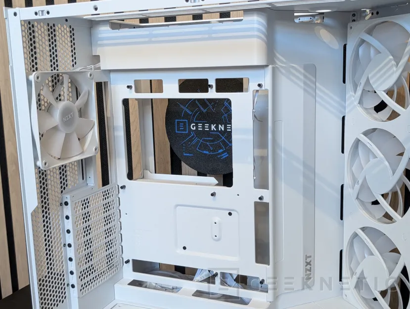 Examen Geeknetic NZXT H9 FLOW RGB+ 13