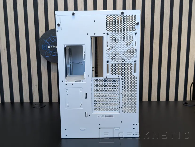 Examen Geeknetic NZXT H9 FLOW RGB+ 11