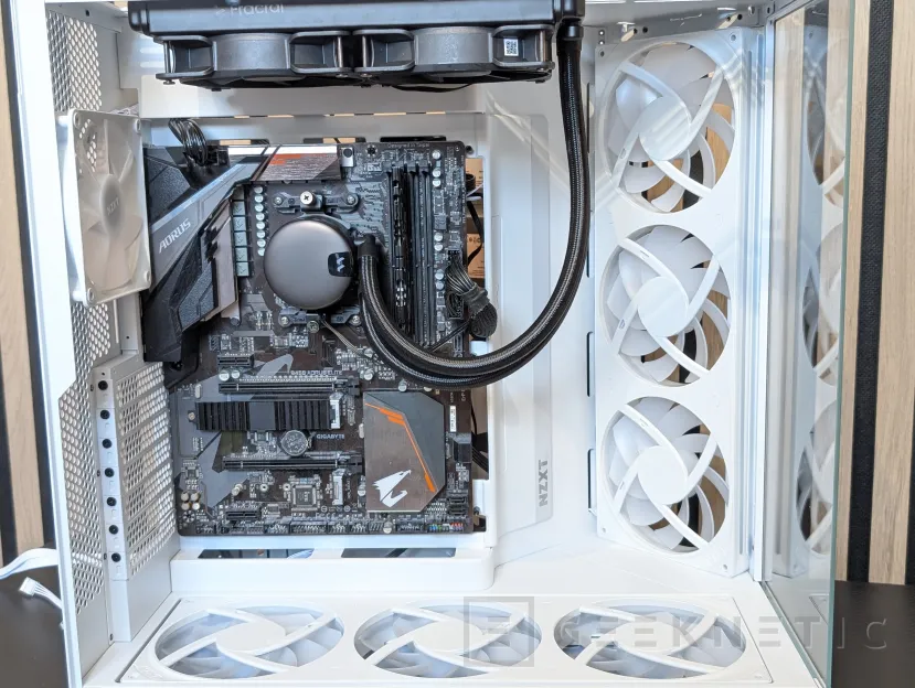Examen Geeknetic NZXT H9 FLOW RGB+ 23