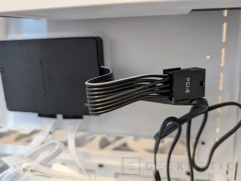 Examen Geeknetic NZXT H9 FLOW RGB+ 22