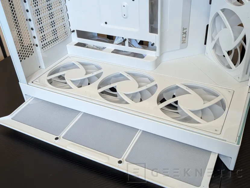 Examen Geeknetic NZXT H9 FLOW RGB+ 15