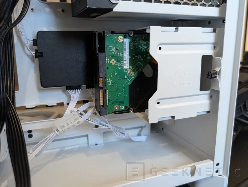 Examen Geeknetic NZXT H9 FLOW RGB+ 21