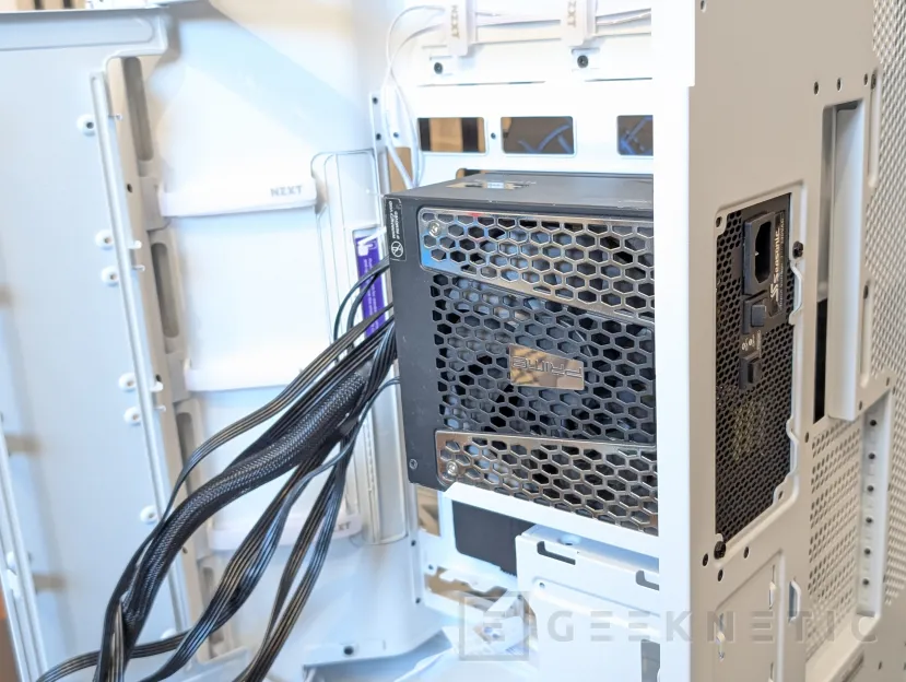 Examen Geeknetic NZXT H9 FLOW RGB+ 18