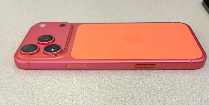 Geeknetic Certains iPhone 17 Pro Cosmic Orange se transforment en couleur Rose Gold 3