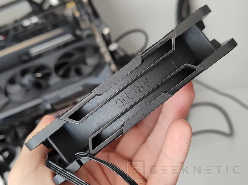 Examen Geeknetic Arctic P12 Pro Reverse A-RGB 4